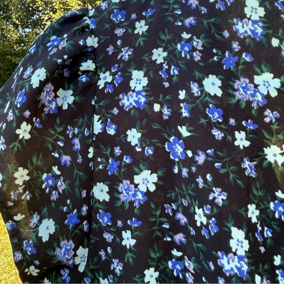 Kimchi Blue Sheer Floral Dress in Blue and black ditzy flower pattern Size Small - Picture 5 of 8